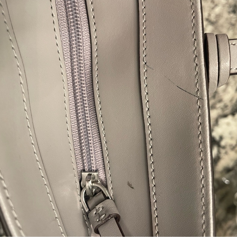 ✨ KATE SPADE NEW YORK Silver Tote with Glitter Flower Bag Charm - Picture 9 of 10